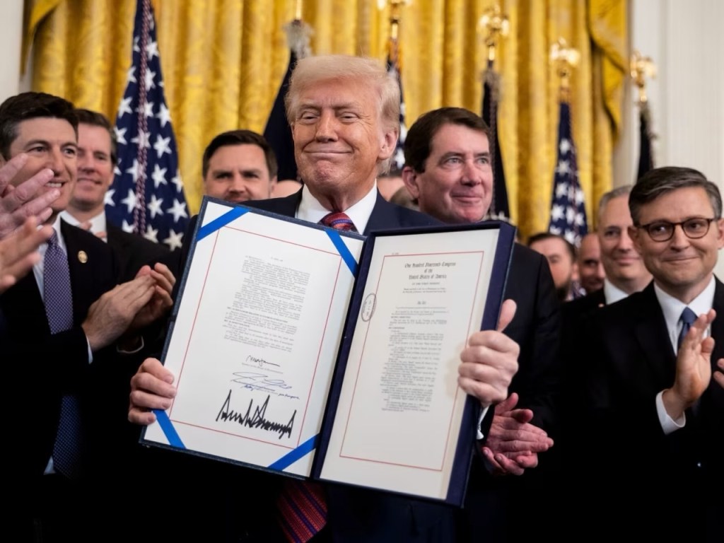 Trump to Sign Executive Order Allowing Crypto in 401(k) Retirement&nbsp;Plans